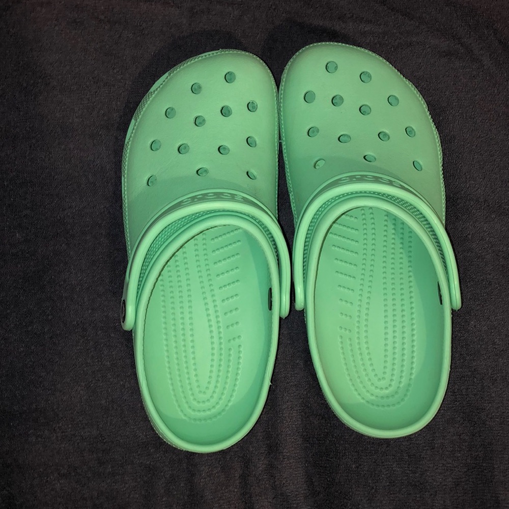 USED UNISEX CROCS